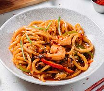 Вок с лапшой и морепродуктами