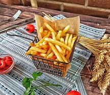 Картофель фри с кетчупом