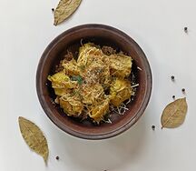 Пельмени с курицей, сыром и орехами