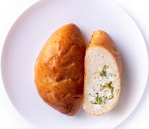 Пирожок с зеленым луком и яйцом
