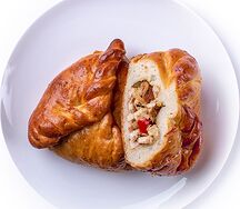 Пирожок с курицей и овощами