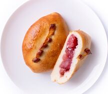 Пирожок с клубникой