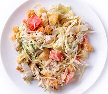 Салат Цезарь с курицей