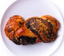 Булочка с маком