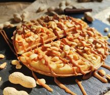 Венская вафля с карамелью и солёным арахисом