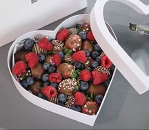 Клубника в шоколаде сердце M