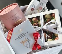 Подарочный набор с клубникой в шоколаде