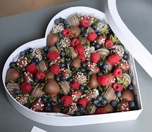 Клубника в шоколаде сердце L