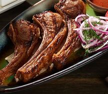 Каре ягненка на мангале