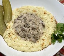 Бефстроганов с гарниром