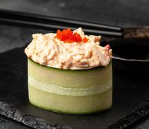 Гункан Огурец & Лосось спайси