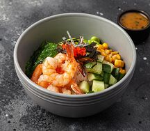 Поке с креветками под кунжутным соусом