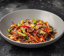 Лапша гречневая с овощами