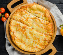 Хачапури с копченым сыром Сулугуни