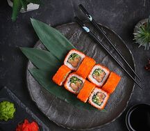 Ролл Калифорния с лососем