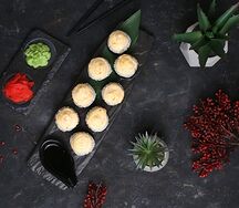 Запеченный горячий ролл с тунцом