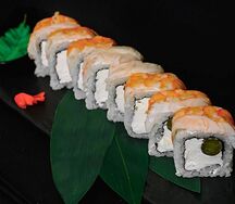 Ролл с тигровыми креветками темпура спайси Эби