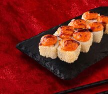 Запеченный ролл с лососем Тануки