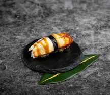 Суши с угрём