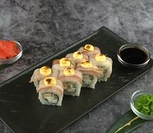 Ролл в беконе запечённый