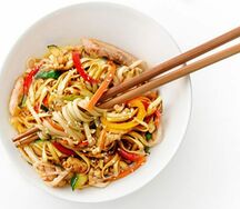 Вок с курицей