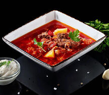 Русский борщ со сметаной