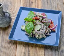 Овощной салат по-грузински с орехами