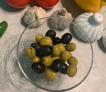 Маслины и оливки