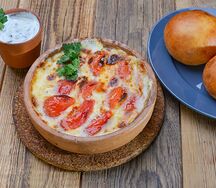 Запеченный Сулугуни с помидорами