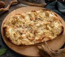 Пицца Груша-горгондзола