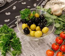 Ассорти оливок и маслин