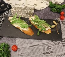 Брускетты с уткой