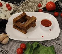 Чесночные гренки с шашлычным соусом