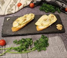 Брускетты с грушей и горгонзолой