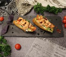 Брускетты Креветки и мягкий сыр