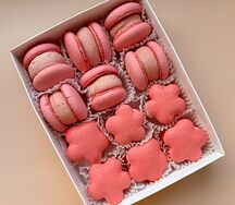 Сет макарон Земляничный Улун, Клубнично-кокосовое мороженое M