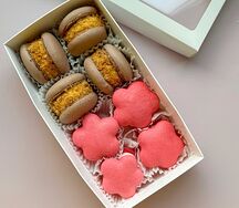 Сет макарон Медовик и Клубнично-кокосовое мороженое S