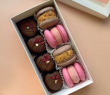 Набор из макарон (Земляничный Улун, Медовик) и картошки S