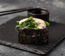 Гункан Чука с ореховым соусом