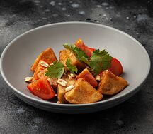 Салат Жареные баклажаны с томатами