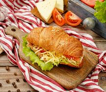 Круассан сытный с курицей