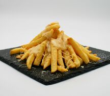 Картофель фри под сыром