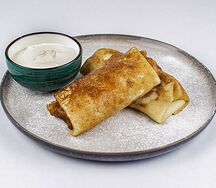 Блинчики с ветчиной, сыром и сметаной