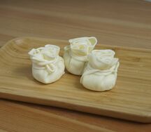 Сырные мешочки из сулугуни