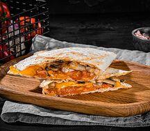 Кесадилья с курицей и грибами