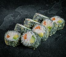 Горячий ролл со снежным крабом и лососем