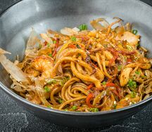 Соба с морепродуктами