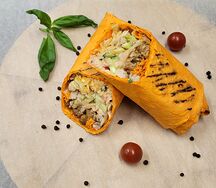 Шаурма в сырном лаваше с курицей
