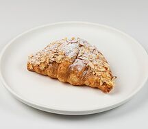 Круассан с миндальным кремом