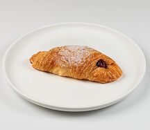 Круассан с вишневым джемом